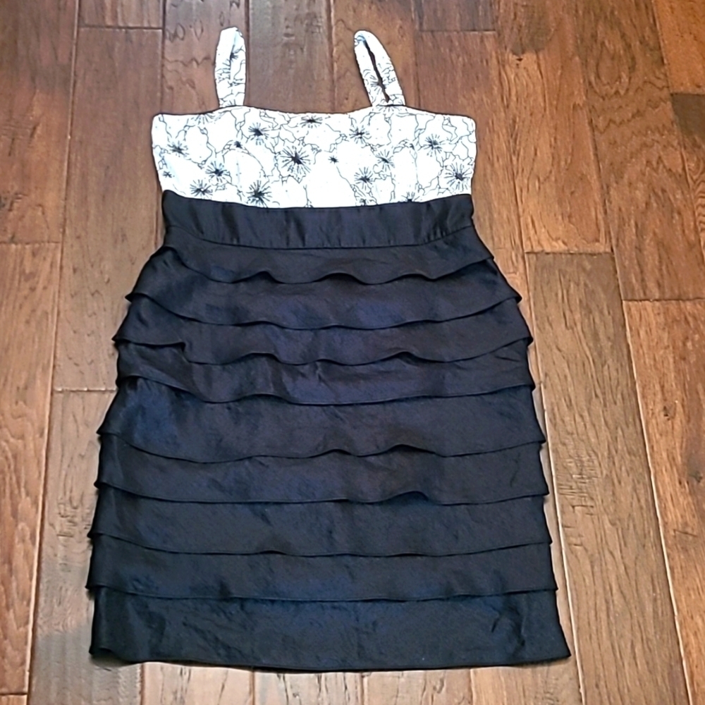 R & M Collection Black & White Ruffled sleeveless party dress size 16
